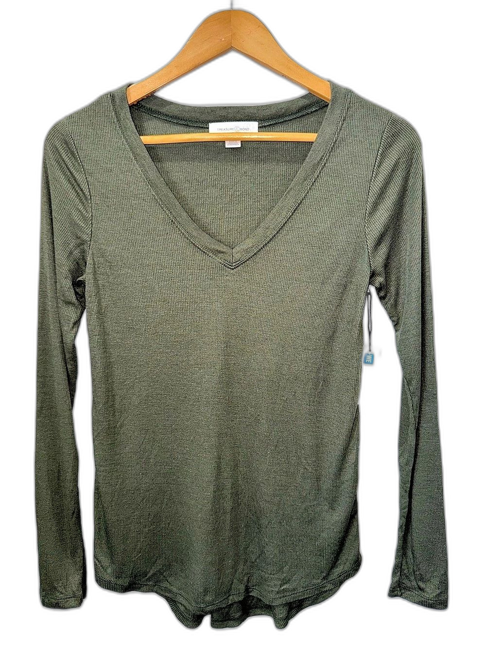 Treasure & Bond Long Sleeve V-Neck Top in Olive Size Medium NWT !